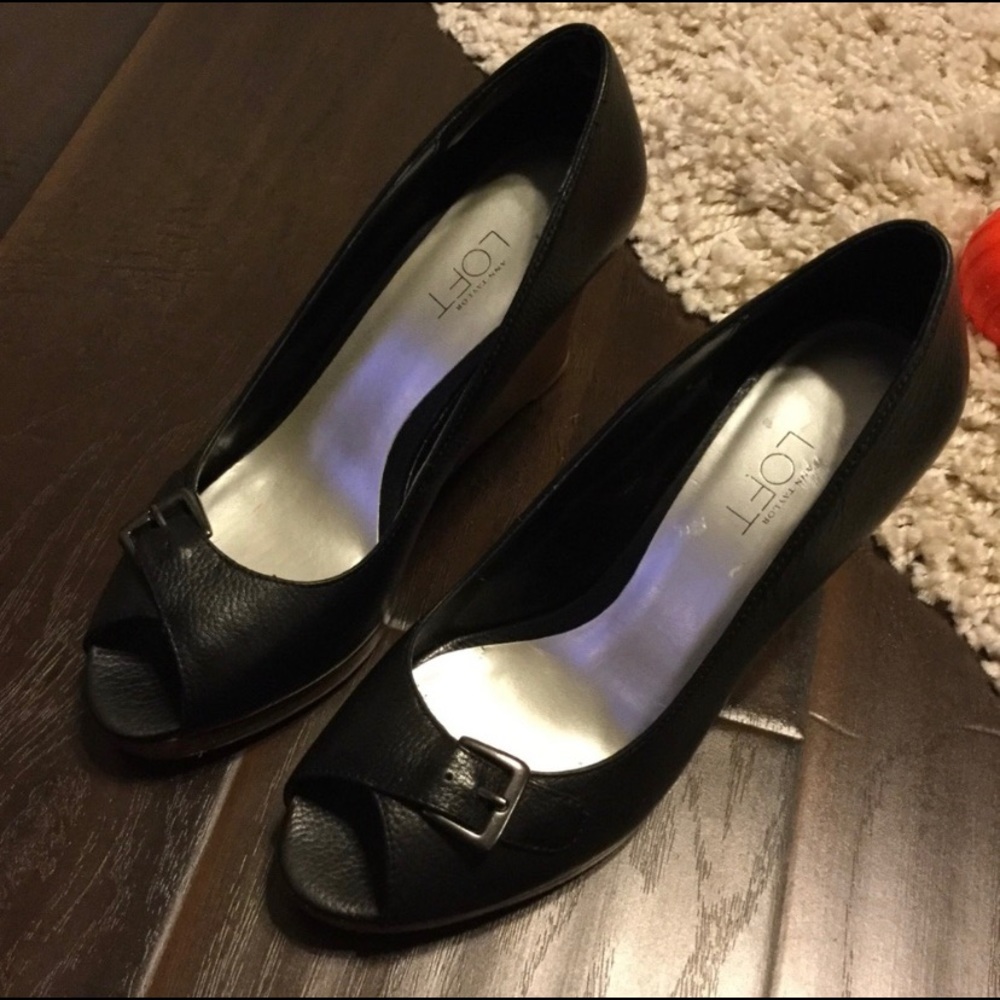 Ann Taylor Loft Black Wedges 7.5